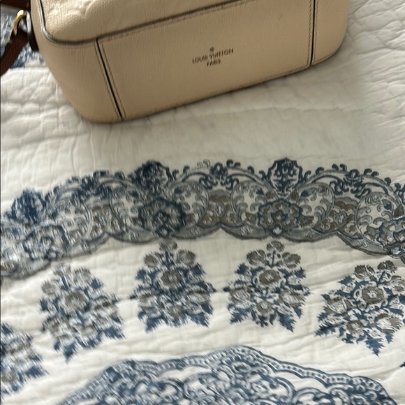 Louis Vuitton Cream Crossbody Bag - Picture 6 of 12